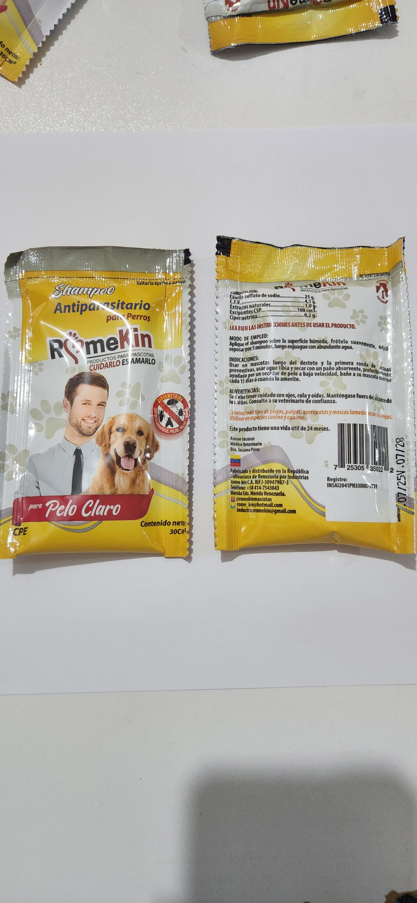 SHAMPOO ANTIPARASITARIO PARA PERROS CONT 30 cmˆ3 PARA PELO CLARO CIPERMETRINA CONTRALA GARRAPATAS, PIOJOS, PULGAS Y MOSCAS.