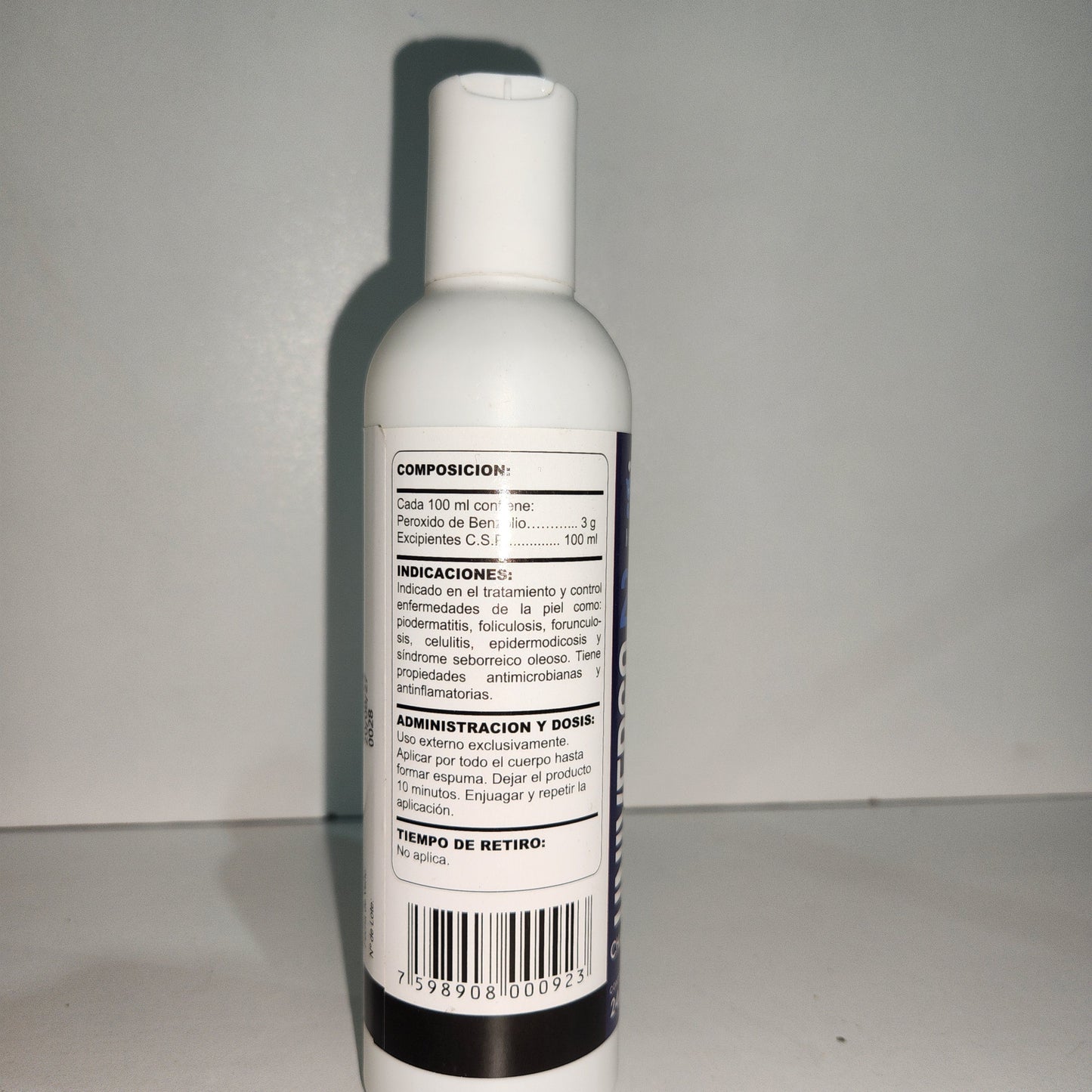 CHAMPÚ MEDICADO UNIVERSO 22 KUSS ANTI SEBORREICO  CONT NET 240 ml