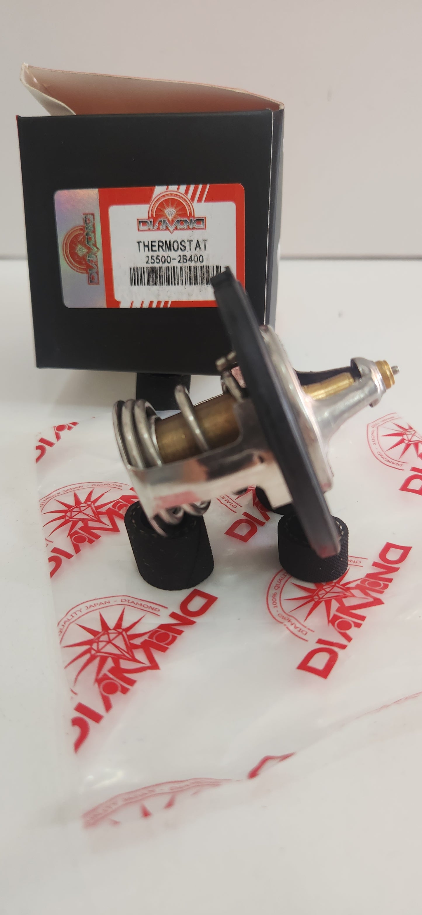 25500-2B400 VÁLVULA TERMOSTATO PARA REFRIGENRATE DIAMOND HYUNDAI ACCENT / ELANTRA 11 - 18 / i10 08 - 14 / i20 15 - 18 / KIA PICANTO / RIO / CERATO 11 - 18