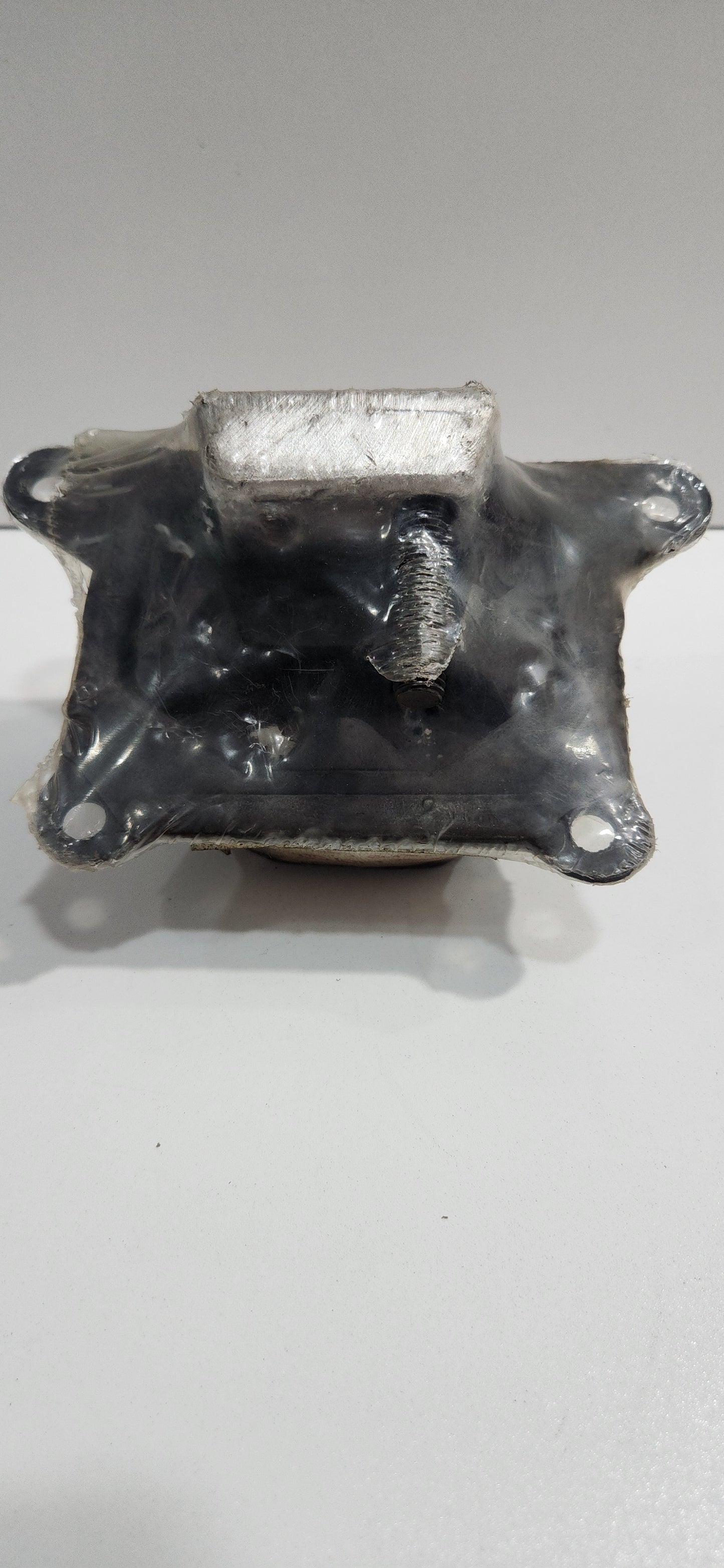 BMDC-02 SOPORTE DE MOTOR CUADRADA DELANTERA DERECHA FLOPA CHEVROLET CORSA MOTOR 1.3 L / 1.4 L / 1.6 L (96-04) CHEVY CONFORT90445300