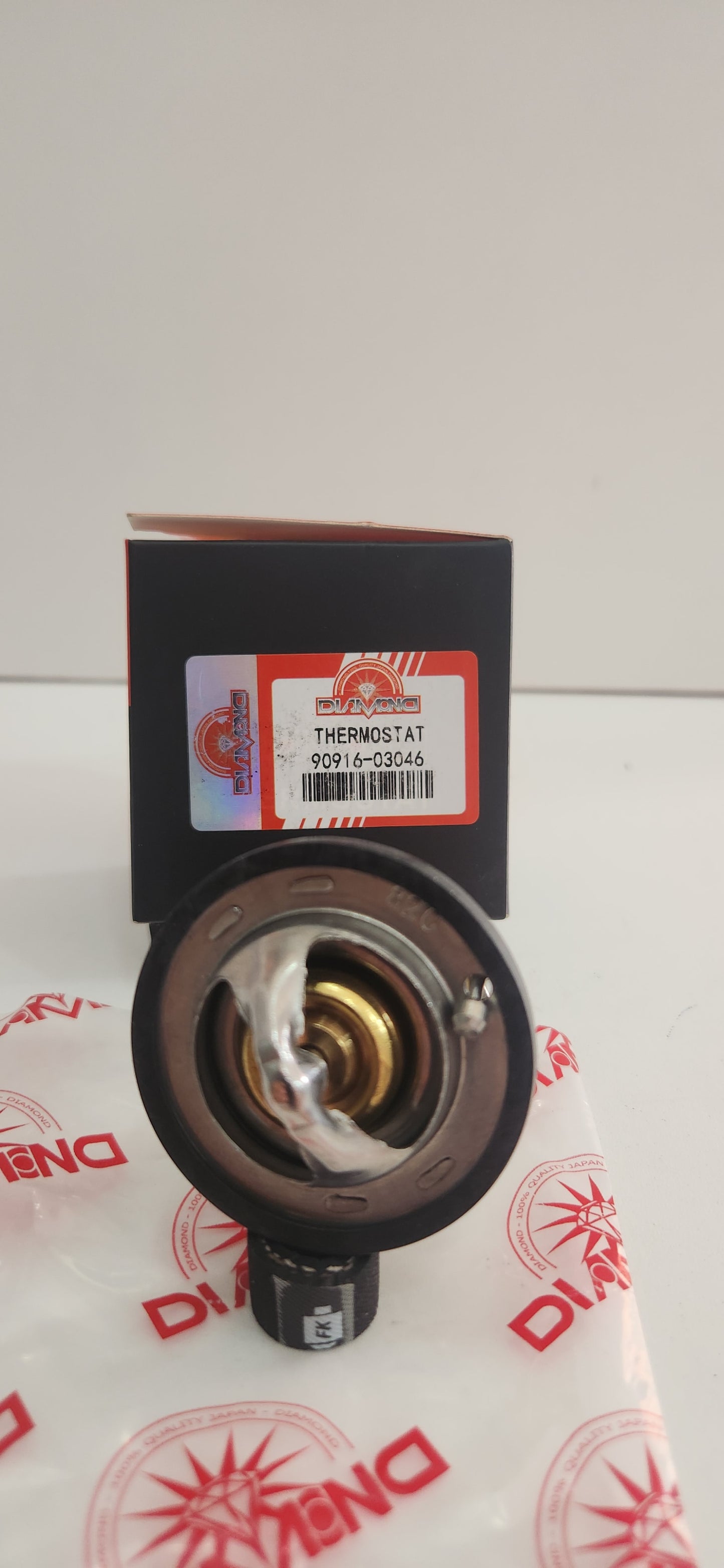 90916-03046 VÁLVULA TERMOSTATO PARA REFRIGERANTE DIAMOND TOYOTA COROLLA 87 - 98 (WV48B - 82C) Araya / Avila / Sky / Baby / Camry / Starlet