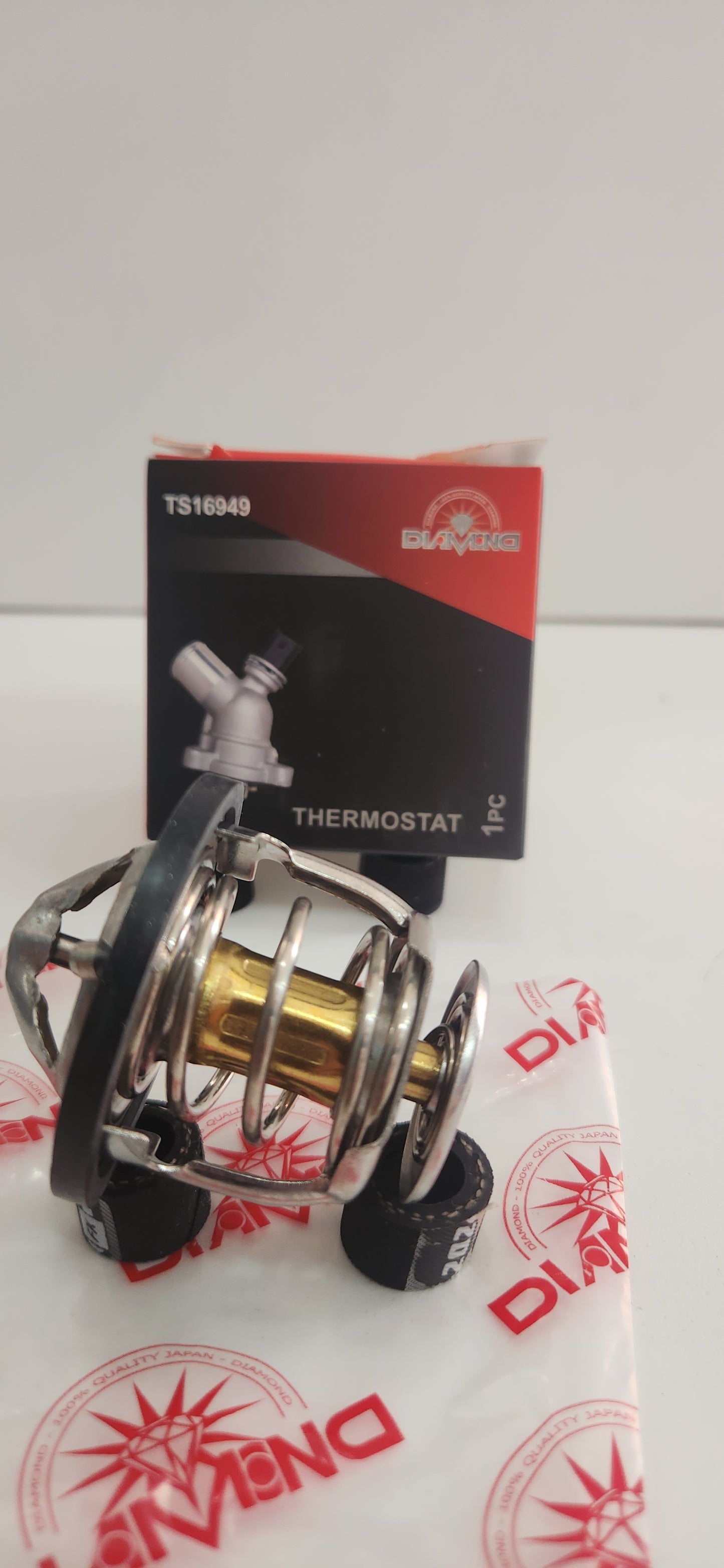 90916-03046 VÁLVULA TERMOSTATO PARA REFRIGERANTE DIAMOND TOYOTA COROLLA 87 - 98 (WV48B - 82C) Araya / Avila / Sky / Baby / Camry / Starlet
